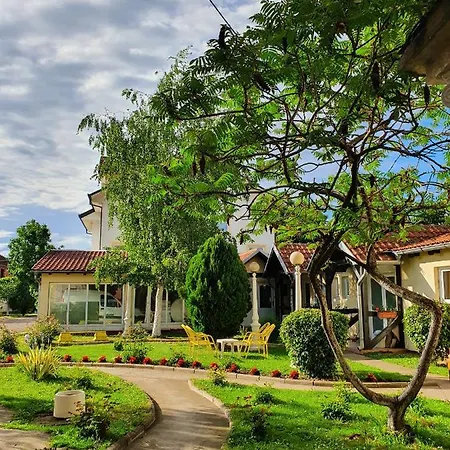 Zoka Motel Dvorovi